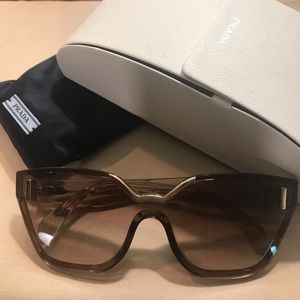 Prada PR16TS VIT4O0 Hide Catwalk sunglasses